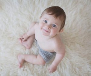 چگونه از یک نوزاد 6 تا 9 ماهه عکس برداری کنیم؟