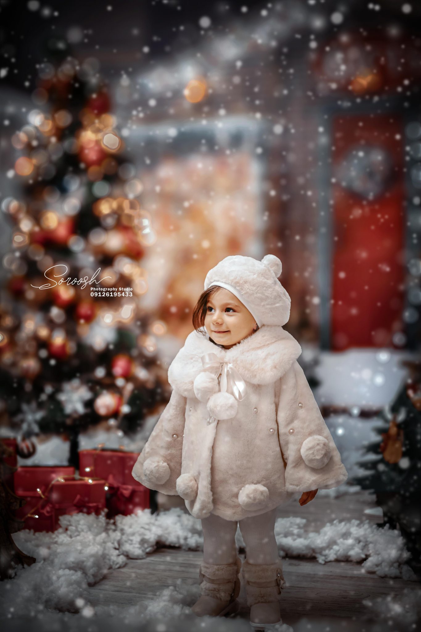 عکس کودک با تم روز کریسمس