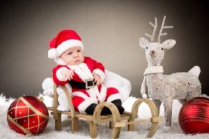 عکس کودک و گوزن کریسمس