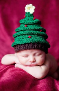عکس نوزاد با کلاه بافت درخت ویژه کریسمس