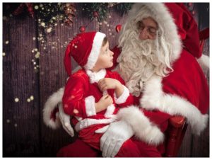 نمونه عکس کودک و بابانوئل دکور چوبی ویژه کریسمس