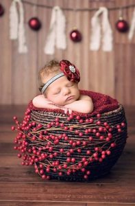 عکس نوزاد خوابیده با دکور کریسمس 2020