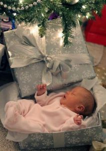 عکس نوزادی در کریسمس در آتلیه نوزاد سروش