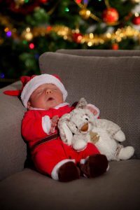 عکس نوزاد خوابیده در کریسمس