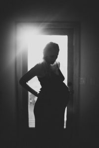 راهنمای آموزش ژست عکاسی برای آتلیه بارداری